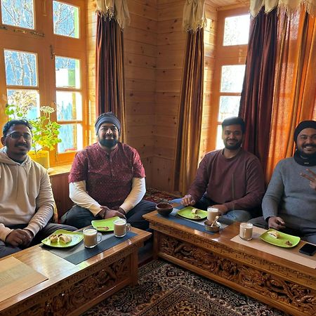 Snowflake Homestay Gondhla Eksteriør billede